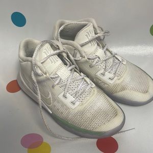 Girls basketball shoes